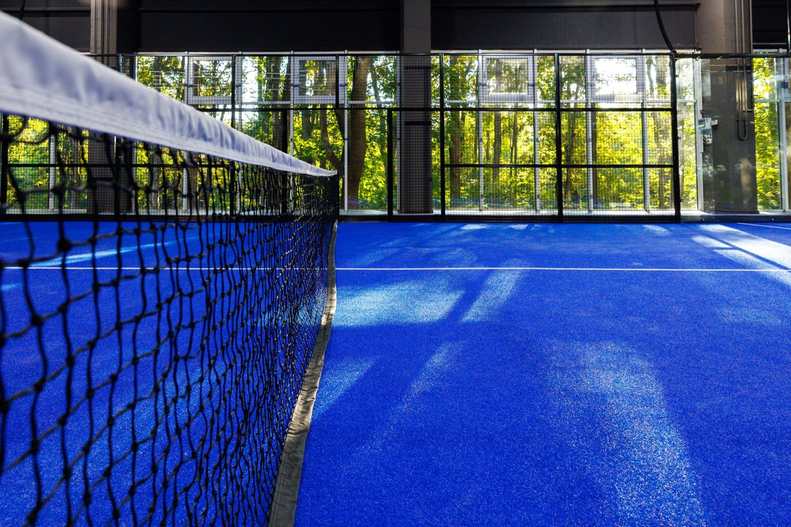 Detaliu plasă și teren de padel SportPark